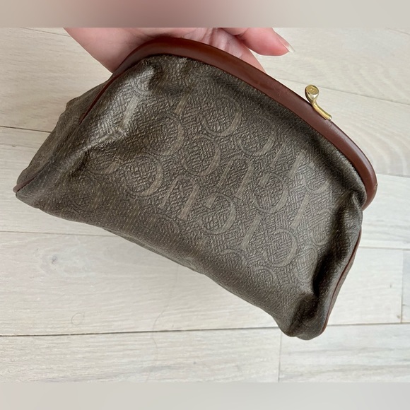 Vintage Gucci Clutch with rare monogram and kiss lock - Picture 11 of 17